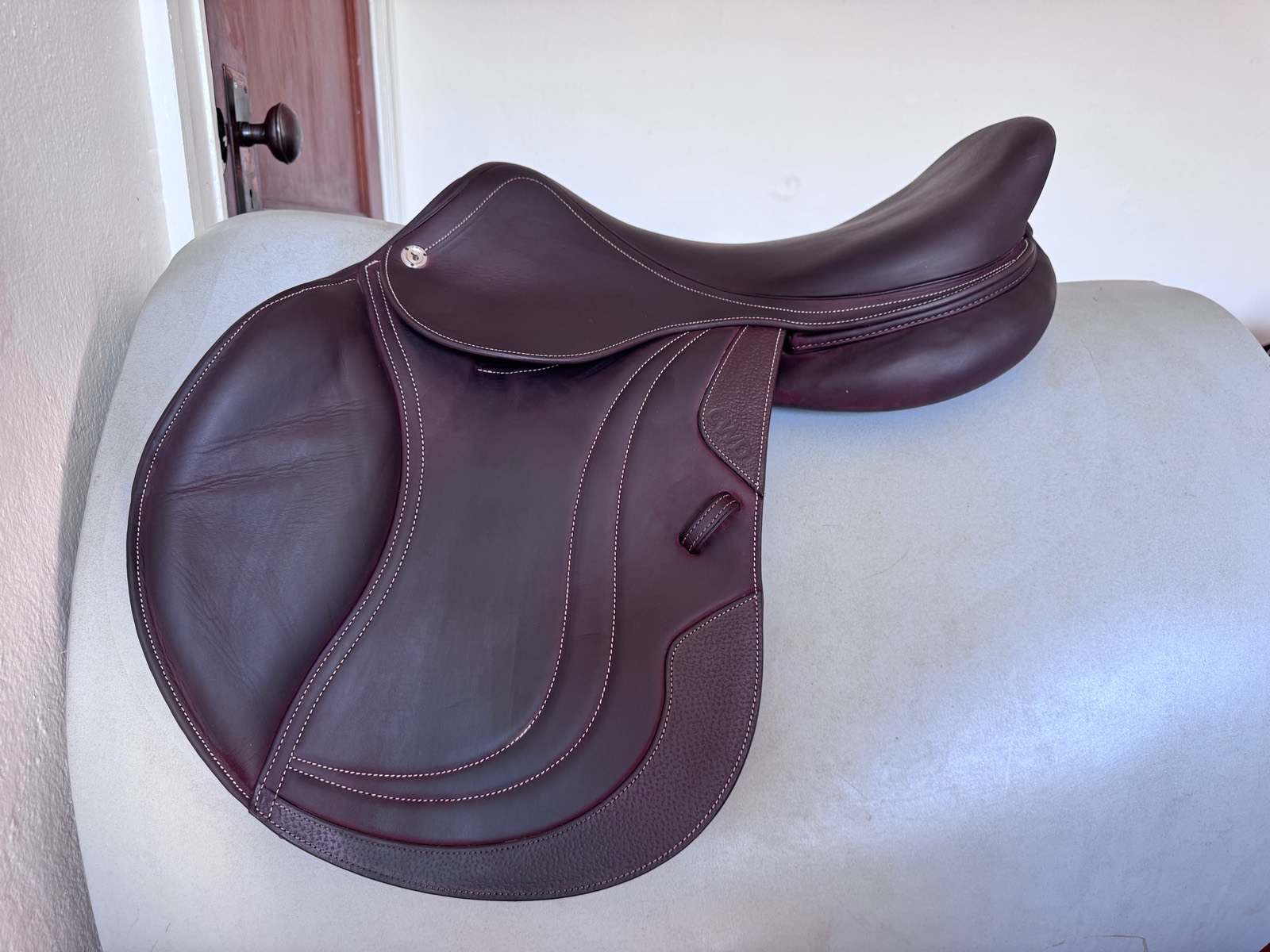 18" CWD SE02 PRO Saddle - 3C - PRO Panels - Full Buffalo - MINT!