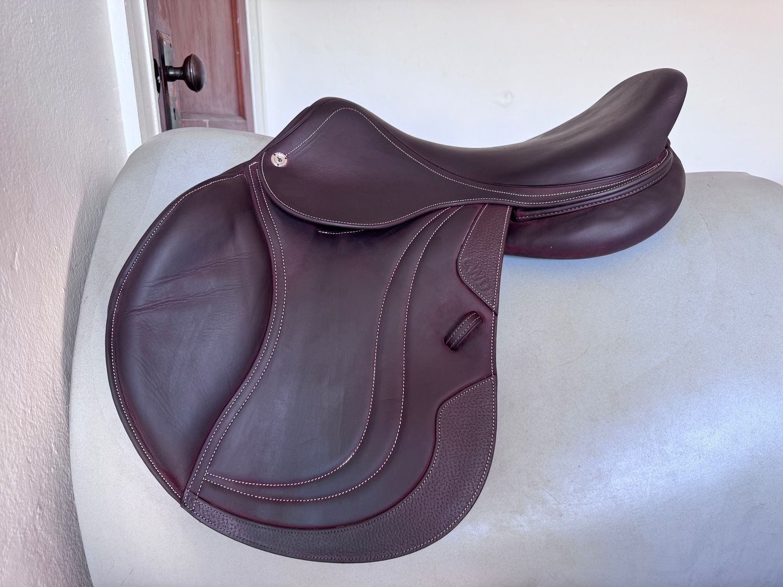 18" CWD SE02 PRO Saddle - 3C - PRO Panels - Full Buffalo - MINT!
