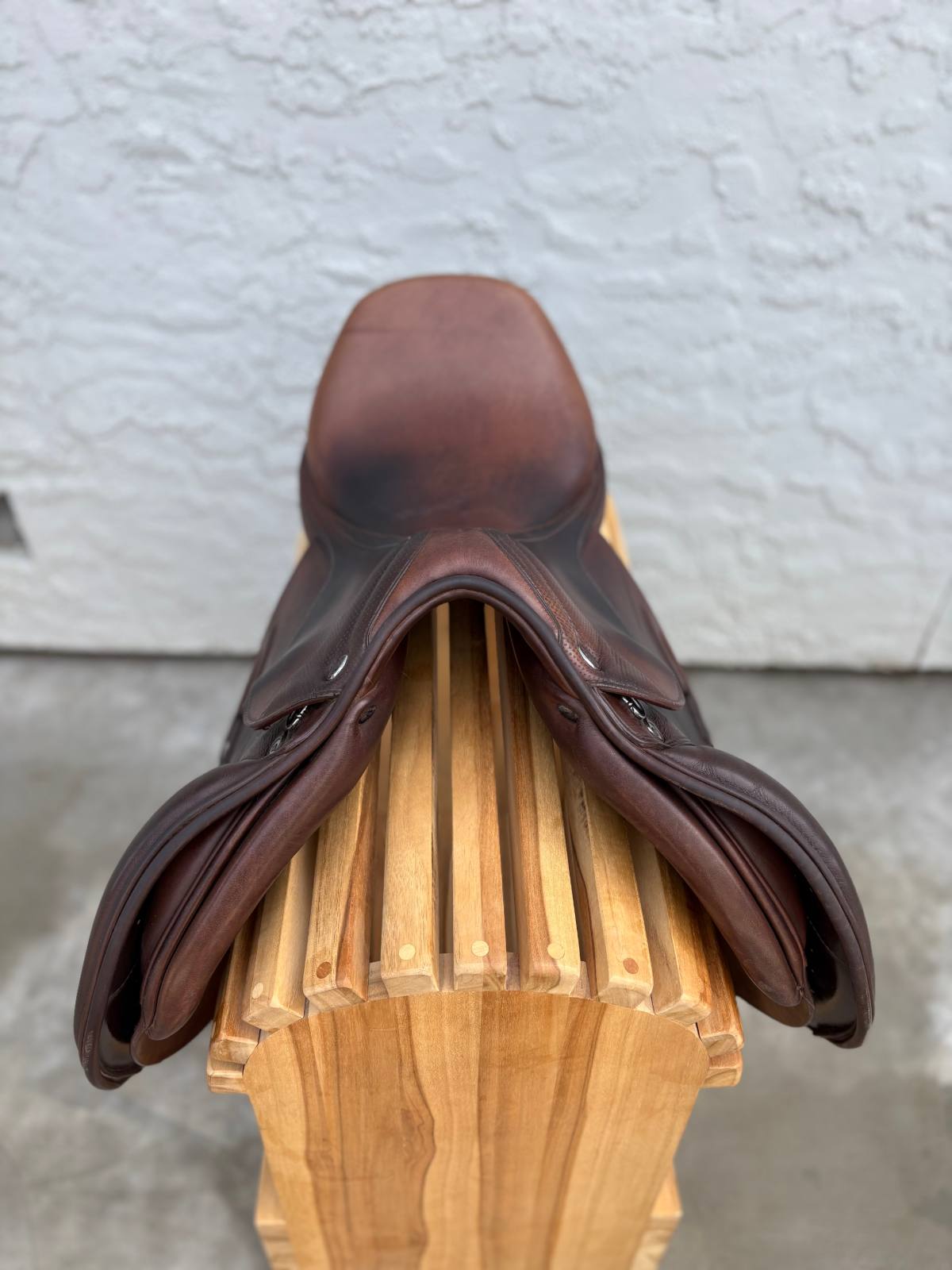 Prestige Michel Robert - Hunter/Jumper Saddle |  17.5" 3C | 5" Tree Size | 2010