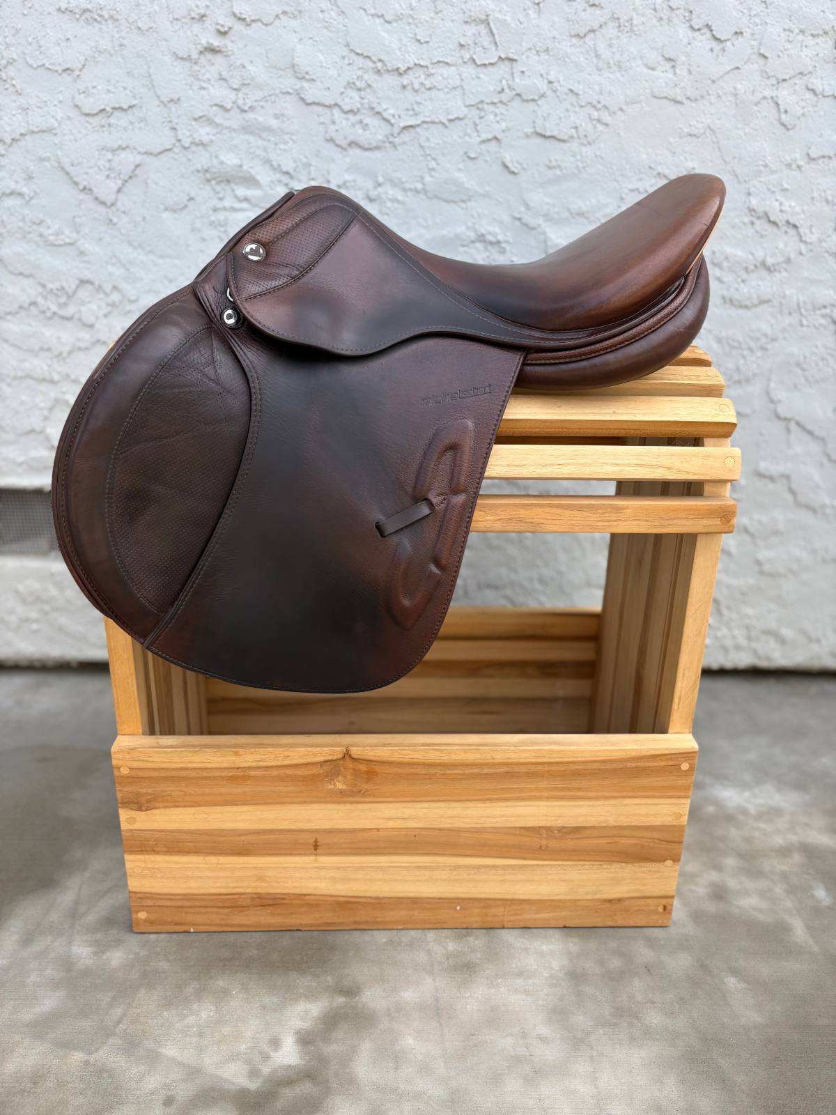 Prestige Michel Robert - Hunter/Jumper Saddle |  17.5" 3C | 5" Tree Size | 2010