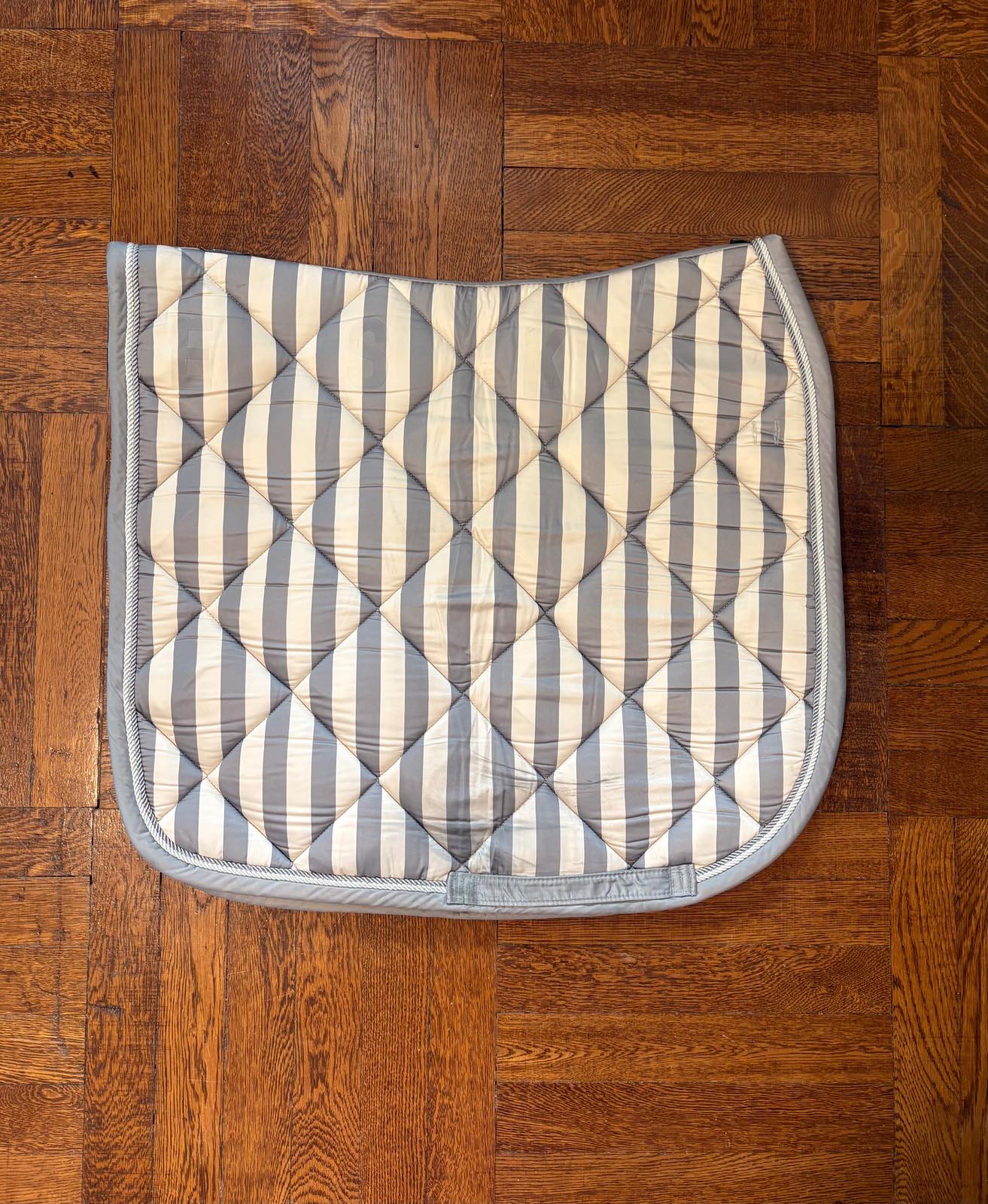 ESKADRON Platinum Dressage Saddle Pad - Grey / White Stripe