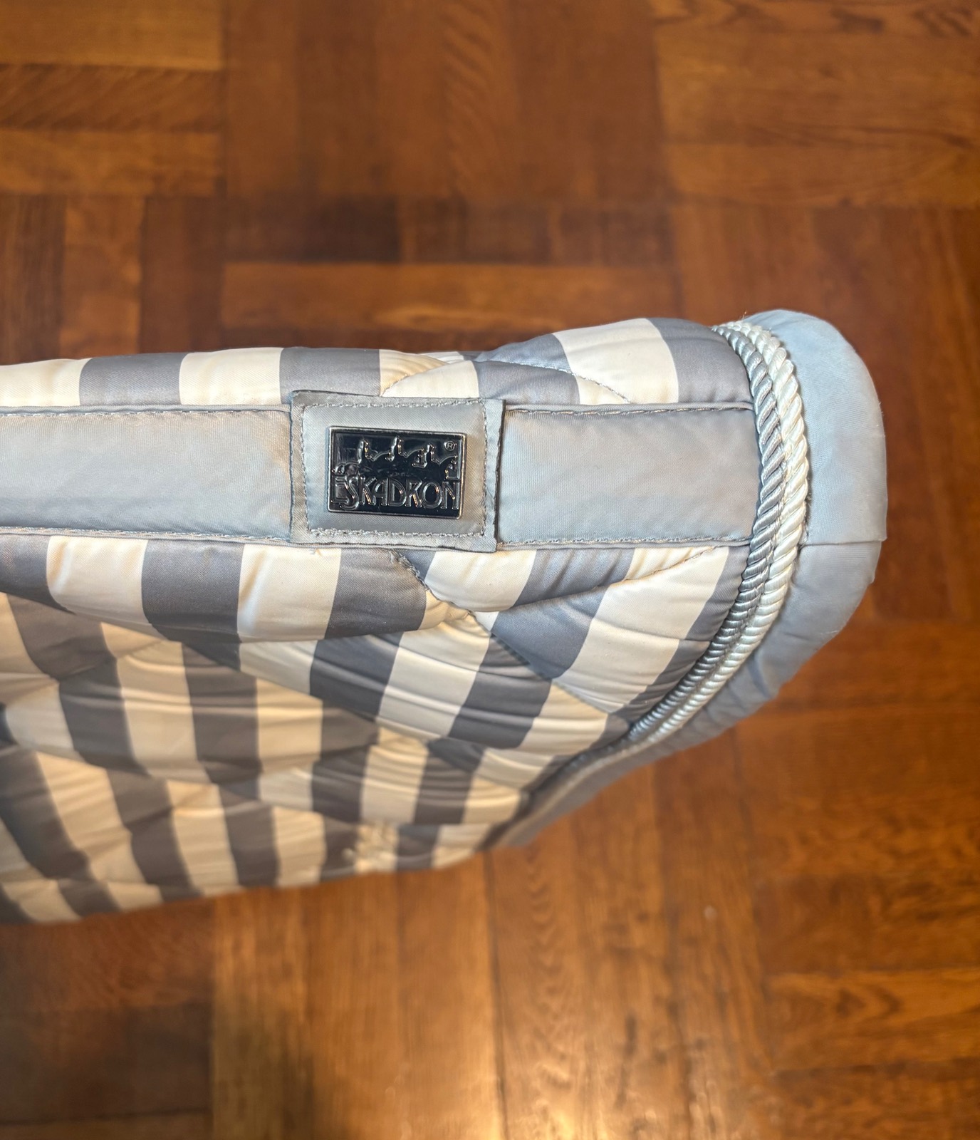 ESKADRON Platinum Dressage Saddle Pad - Grey / White Stripe