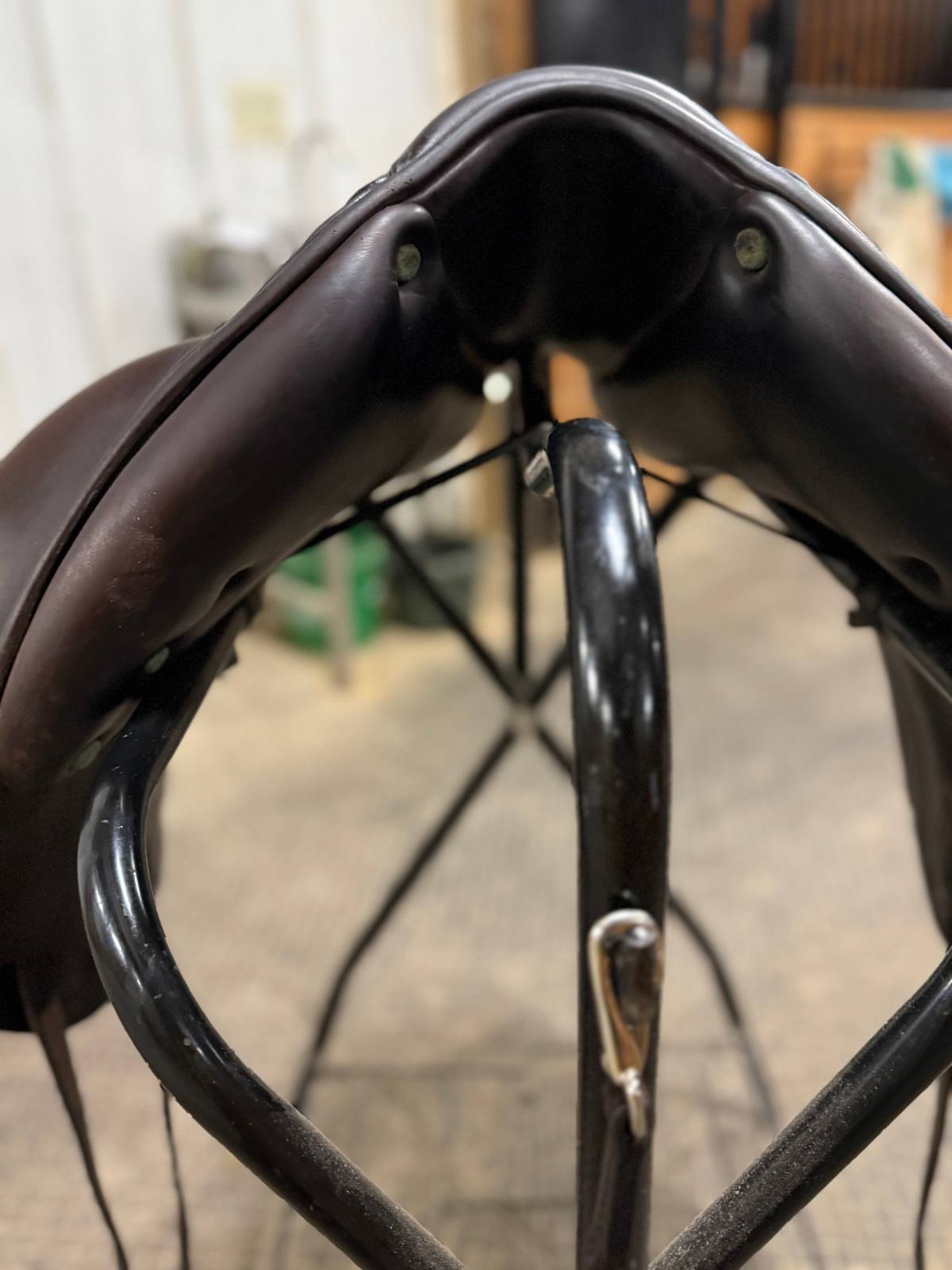 17′′ Equipe Viktoria Monoflap Dressage Saddle (2016) *Gorgeous Brown Leather