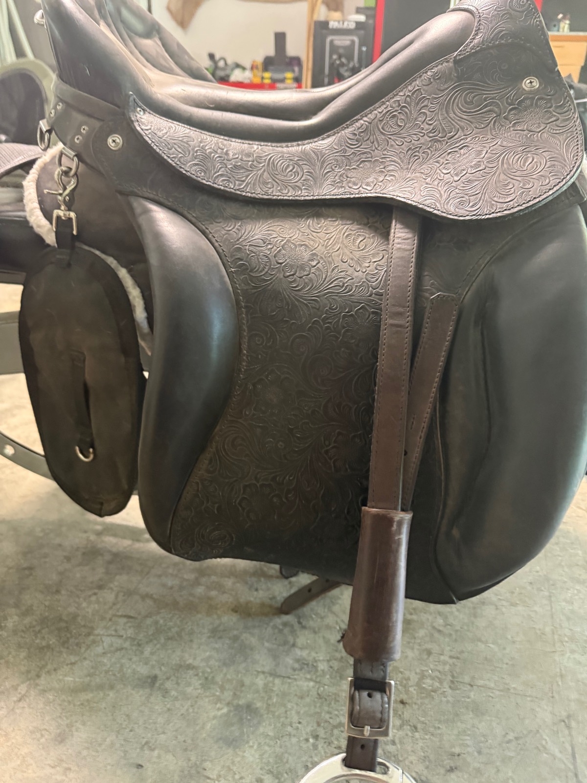 Ortho-Flex Endurance / Trail Saddle – 17.5” Seat – Excellent Condition