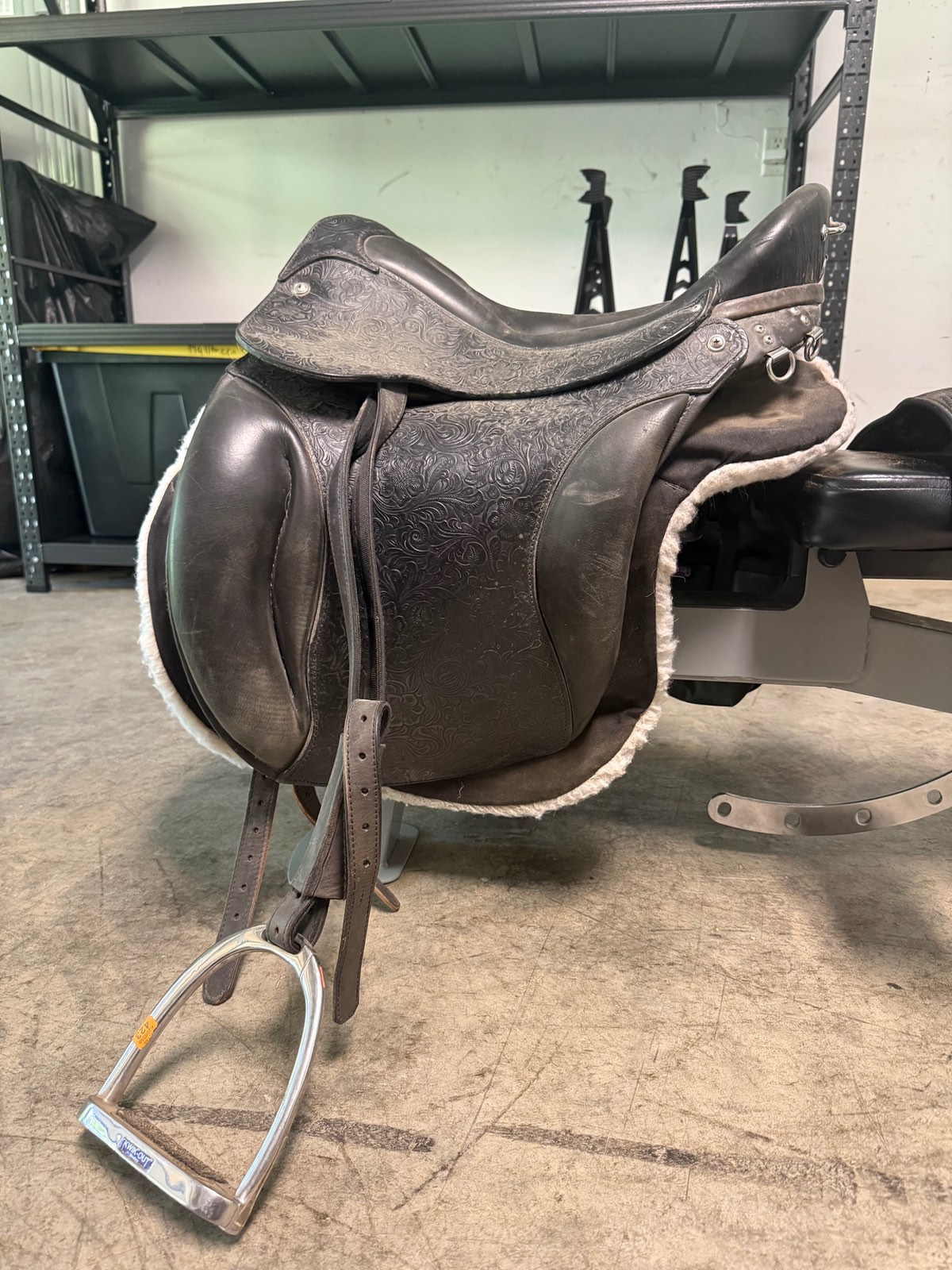 Ortho-Flex Endurance / Trail Saddle – 17.5” Seat – Excellent Condition