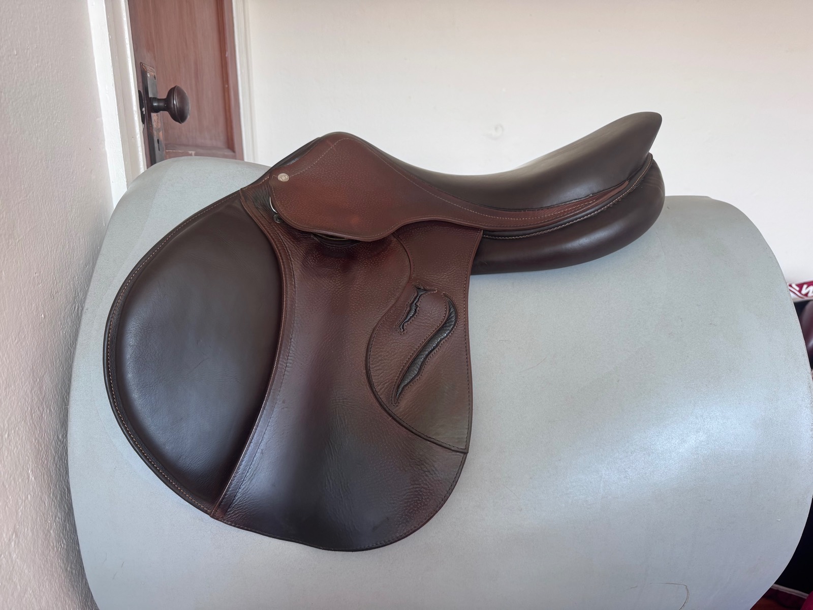 18" Antares Evolution Saddle - 2022 - 3AA - Grain / Buffalo - Excellent!