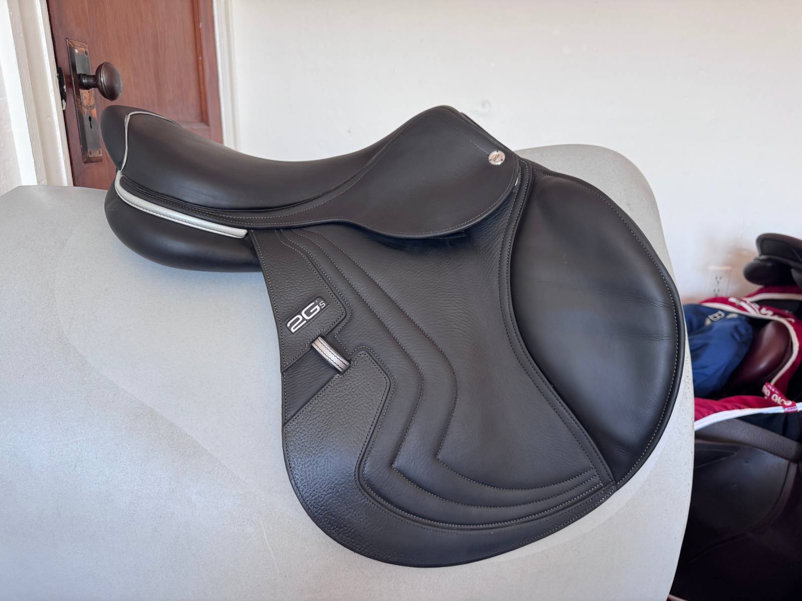 17.5" CWD SE25 2Gs Saddle - Black / Grey Piping - 2C - Buffalo - MINT!