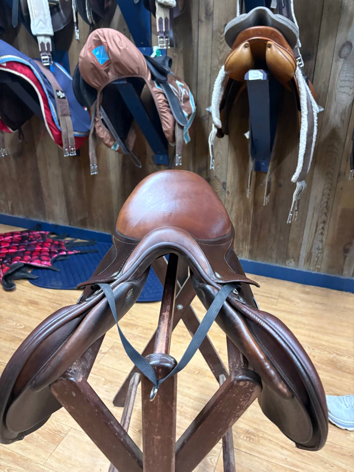 2023 2A Antares Spooner Saddle 17"