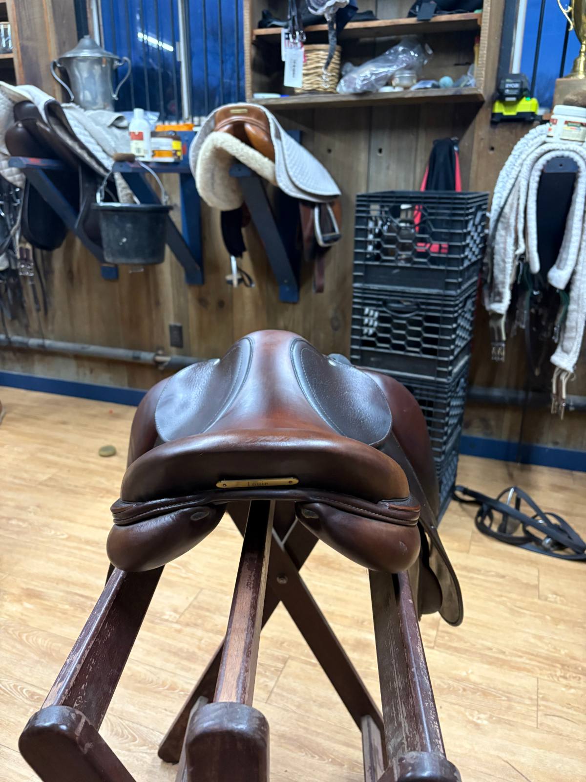 2023 2A Antares Spooner Saddle 17"