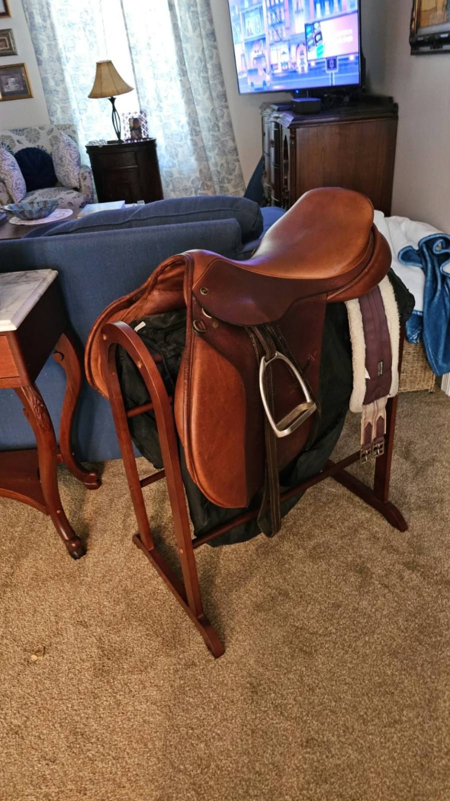 Saddler's Bench | 17" | 8.5" Tree Size | Before 2010