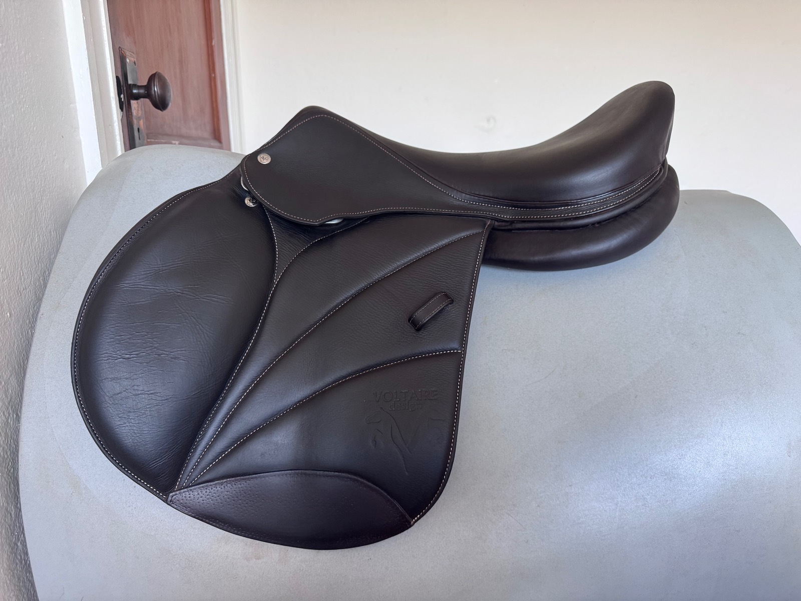 18" Voltaire Blue Infinite PRO Saddle - 2020 - 2A - Full Buffalo - MINT!