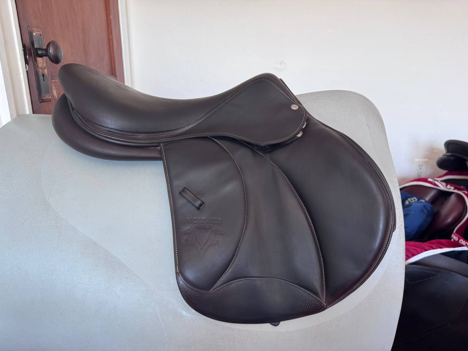 18.5" Voltaire Palm Beach PRO Saddle - 2018 - 2AR - Full Buffalo - MINT!