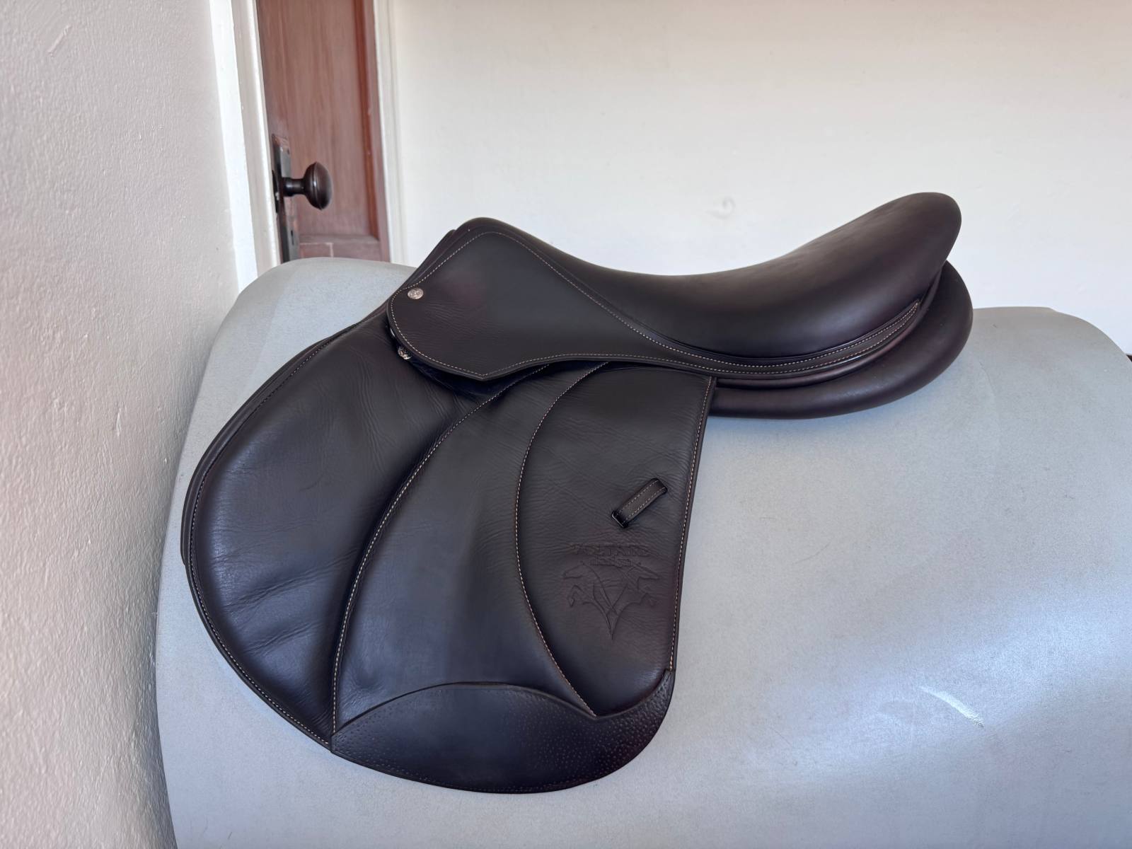 18.5" Voltaire Palm Beach PRO Saddle - 2018 - 2AR - Full Buffalo - MINT!