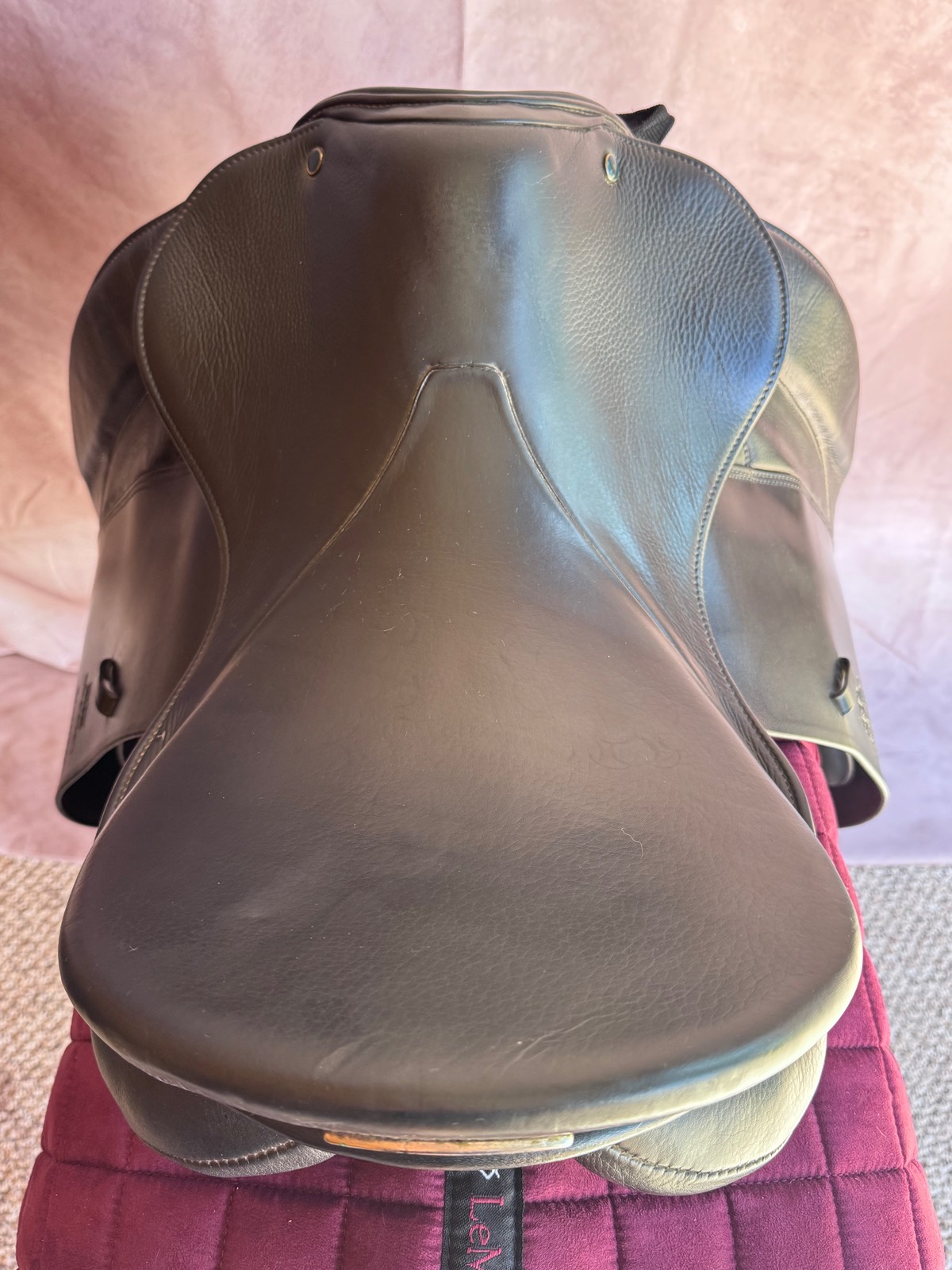 Stubben Maestoso 17.5" Seat 31cm tree