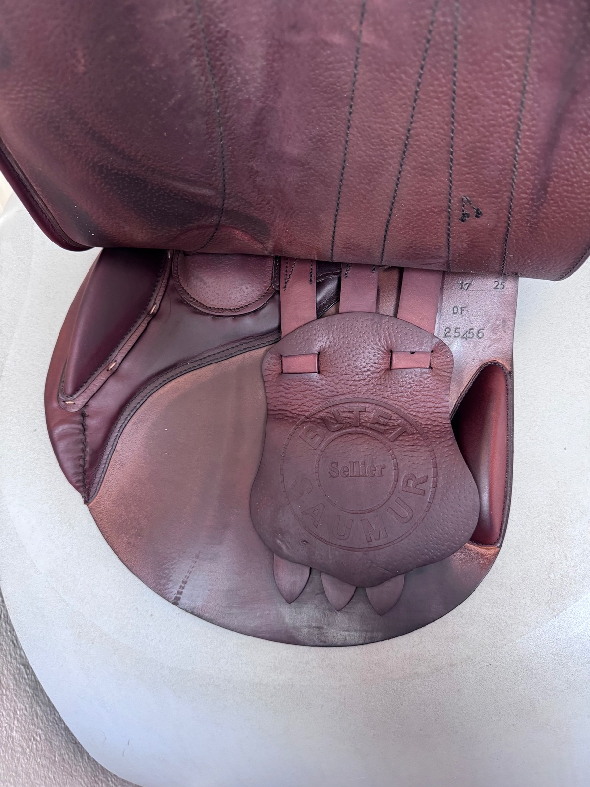 17.5" Butet Premium Saddle - 2023 - L Seat - 1.5 - Integrated Panels - STUNNING!