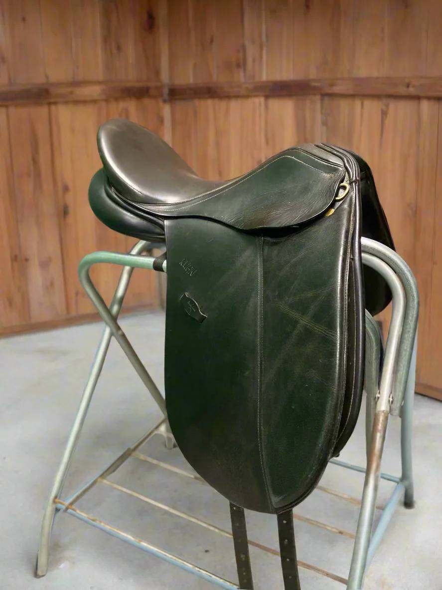 SANTA CRUZ KUHN Dressage| 17.5" | Medium Tree