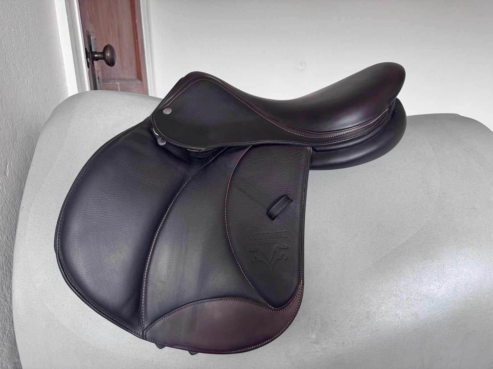 16.5" Voltaire Palm Beach PRO Saddle - 2022 - 1A - Full Buffalo - Second Skin!