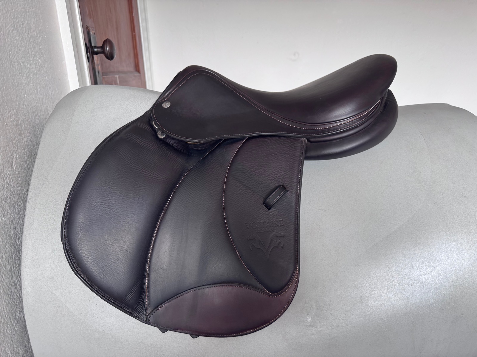 16.5" Voltaire Palm Beach PRO Saddle - 2022 - 1A - Full Buffalo - Second Skin!