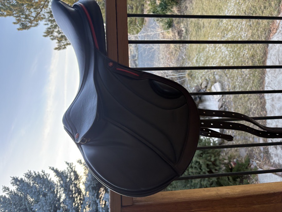 Albion Revelation XC Saddle | 18” Medium Adjusta-Tree | Velcro Blocks 