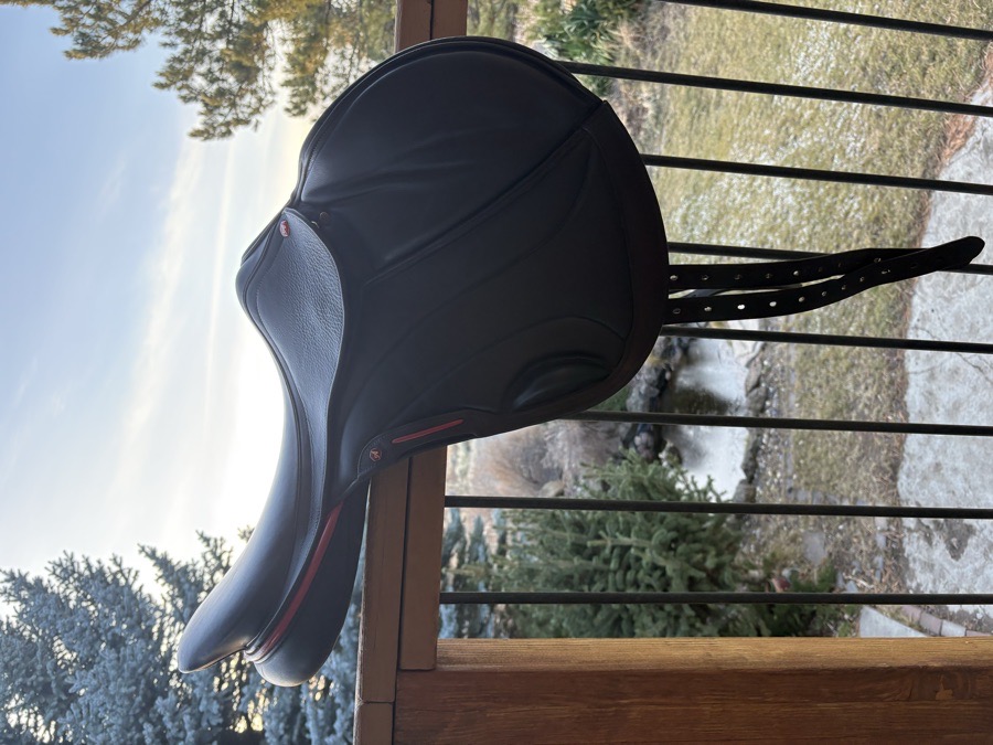 Albion Revelation XC Saddle | 18” Medium Adjusta-Tree | Velcro Blocks 