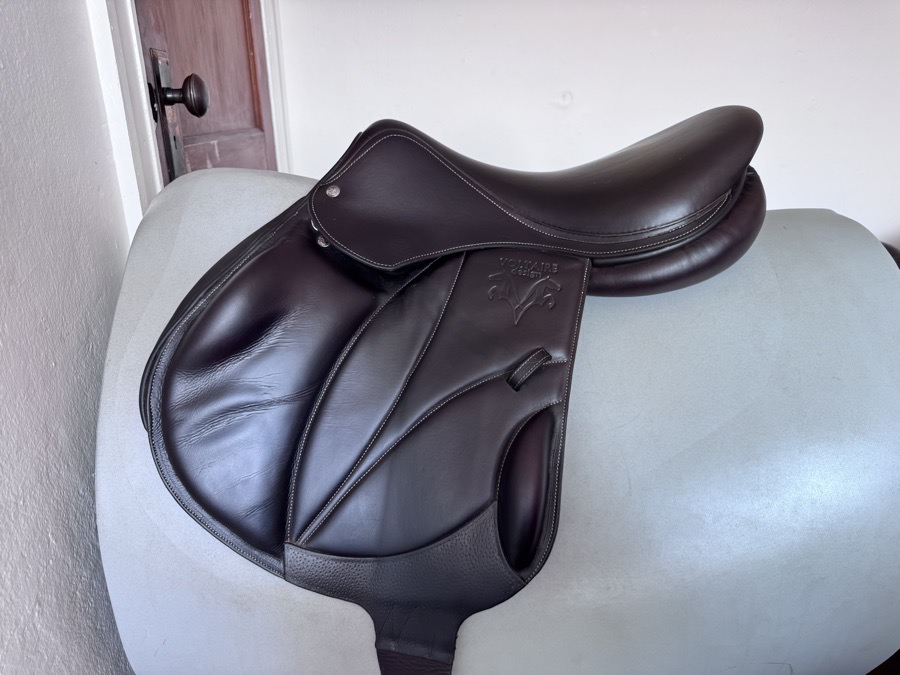 17.5” 2018 Voltaire Lexington PRO Monoflap Saddle - 2AA - Full Buffalo