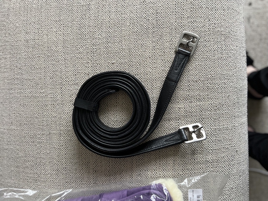 Dressage stirrup leathers