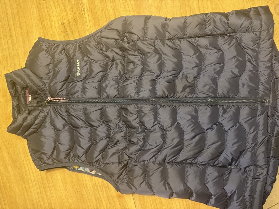 Ariat “Ideal Down” navy vest - Small