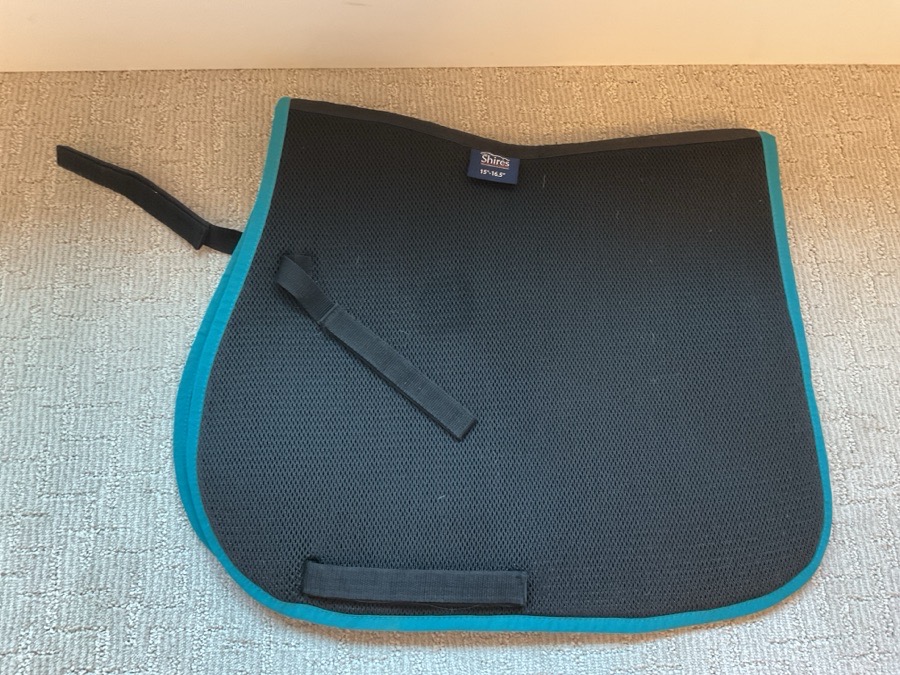 Mesh dressage saddle pad