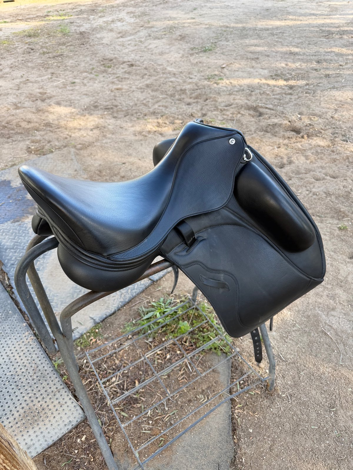 Envy Motion Dressage saddle 17.5