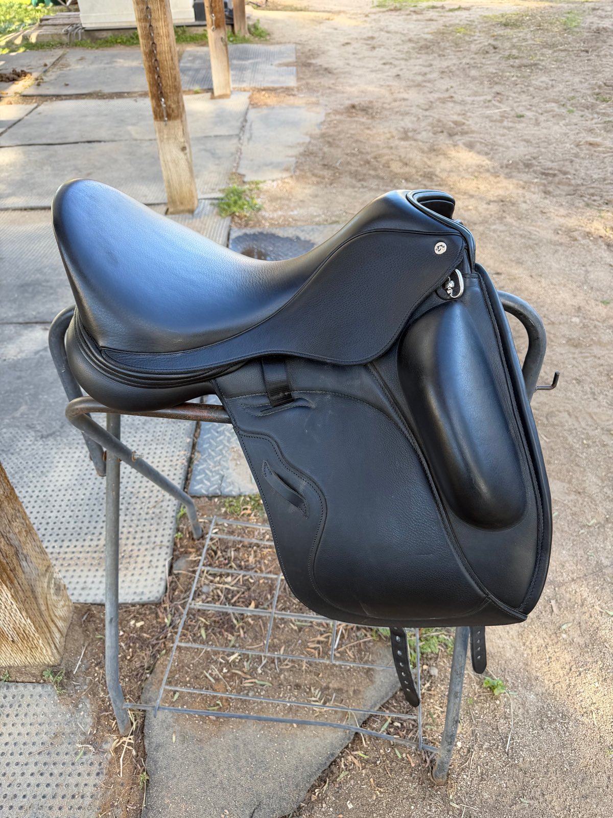 Envy Motion Dressage saddle 17.5