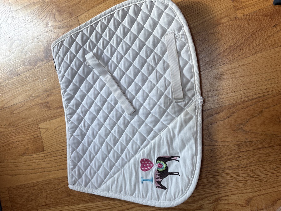 I ❤️🐴white saddlepad