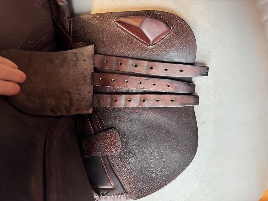 17.5” 2022 CWD SE25 2Gs Saddle - 3C - Grain / Buffalo