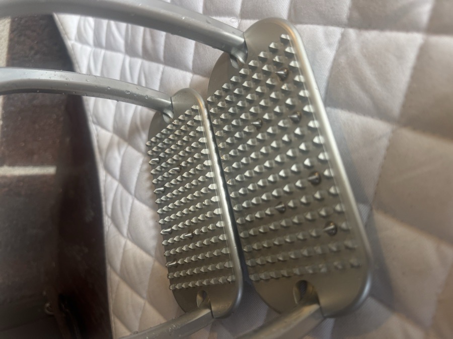 Alpha Jump Flat w Spikes Adult 