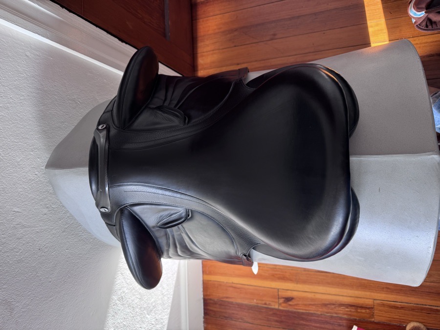 18” Devoucoux Makila Harmonie Dressage Saddle - 2018 - 2A