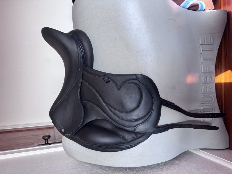 18” 2023 Antares Cadence Dressage Saddle - 1D - Full Buffalo