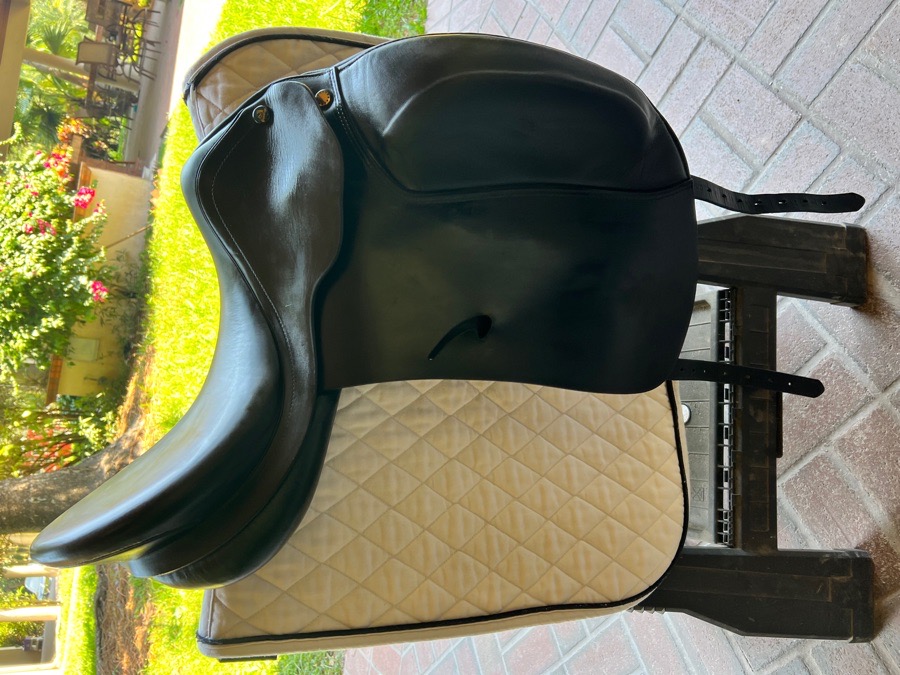 PRESTIGE Dressage Saddle 17.5 medium