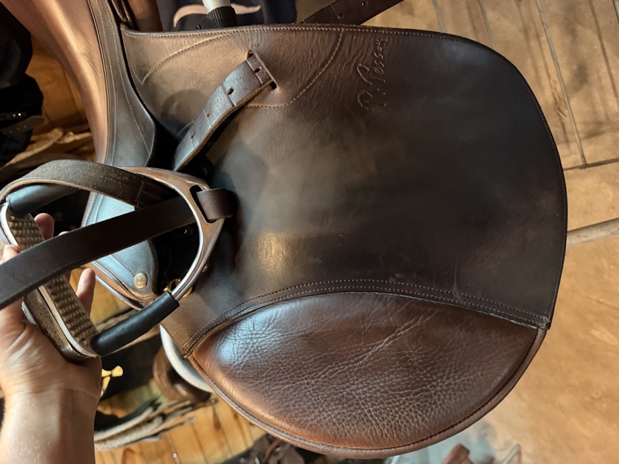Pessoa saddle