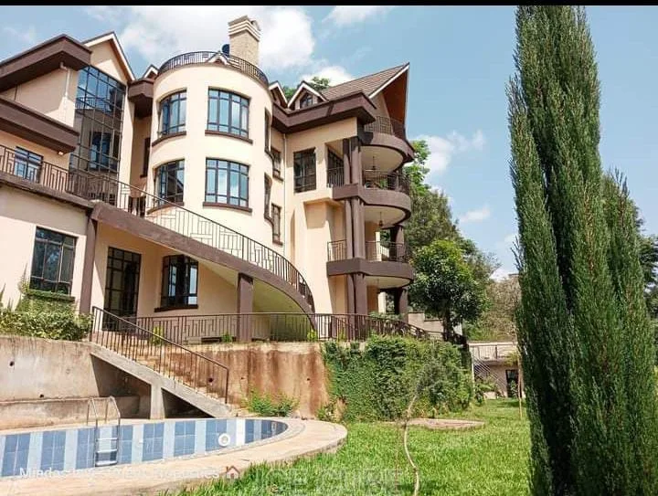 9 bedroom sq sitted on one acre plot 4