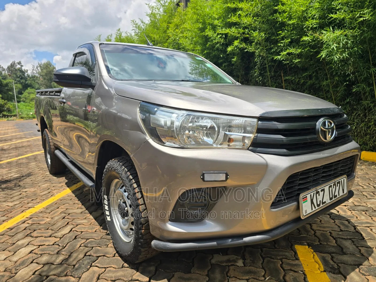 TOYOTA HILUX 2