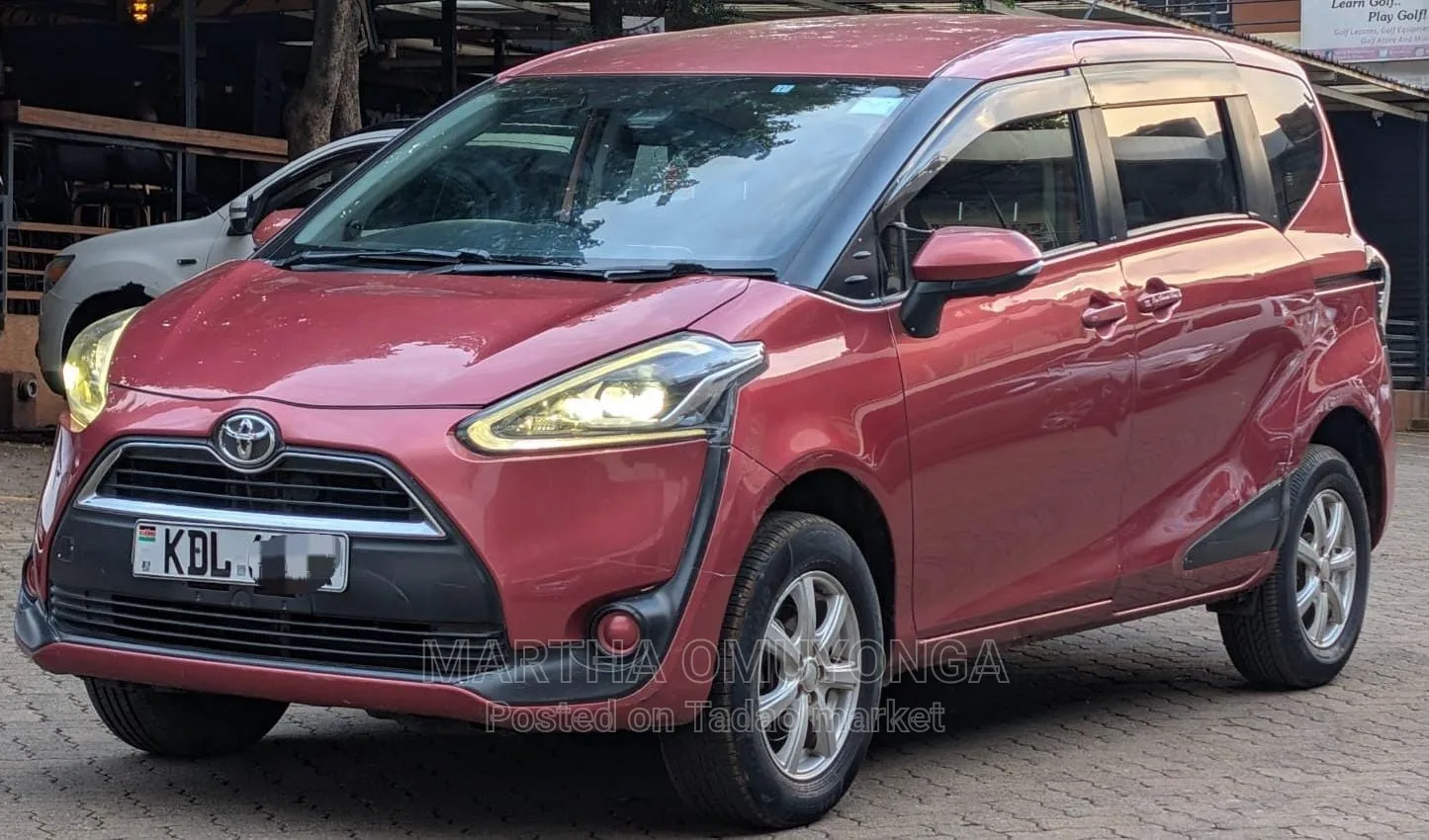 TOYOTA SIENTA 2