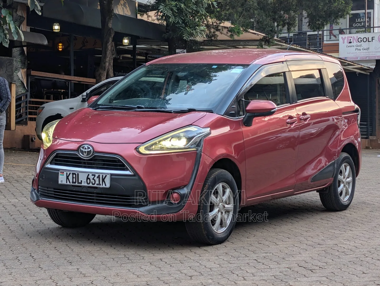 Toyota Sienta 3