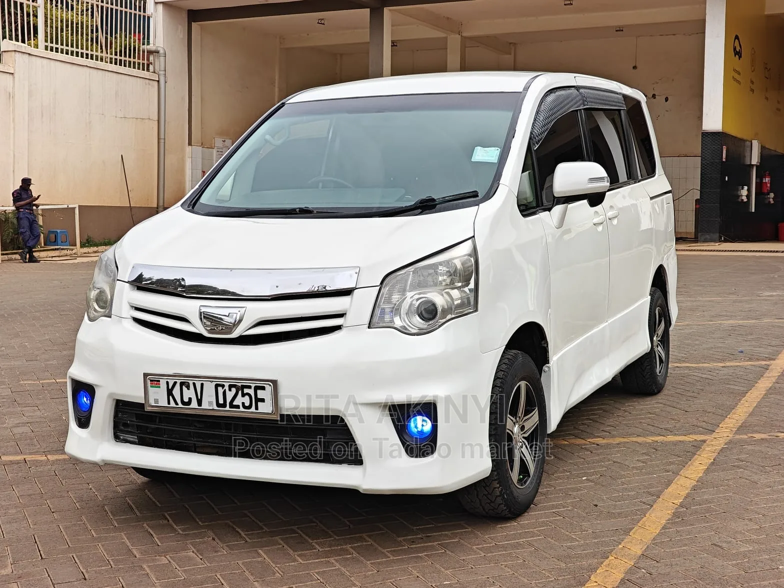 Toyota noah 3