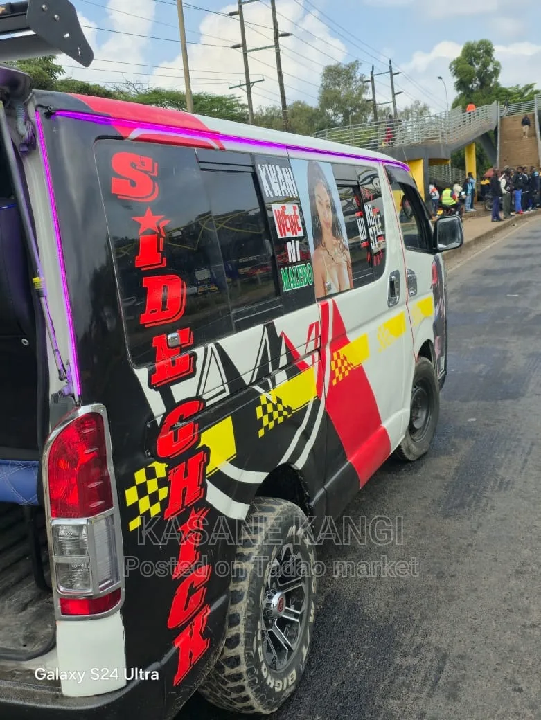 Toyota hiace 2