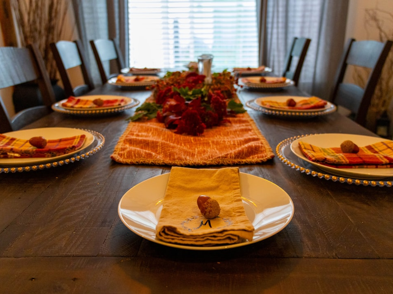 A beautiful rustic Thanksgiving table setting for Thanksgiving dinner.