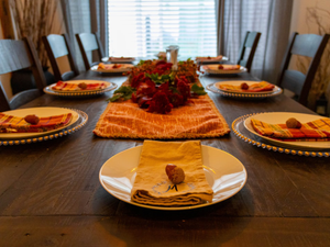 A beautiful rustic Thanksgiving table setting for Thanksgiving dinner.