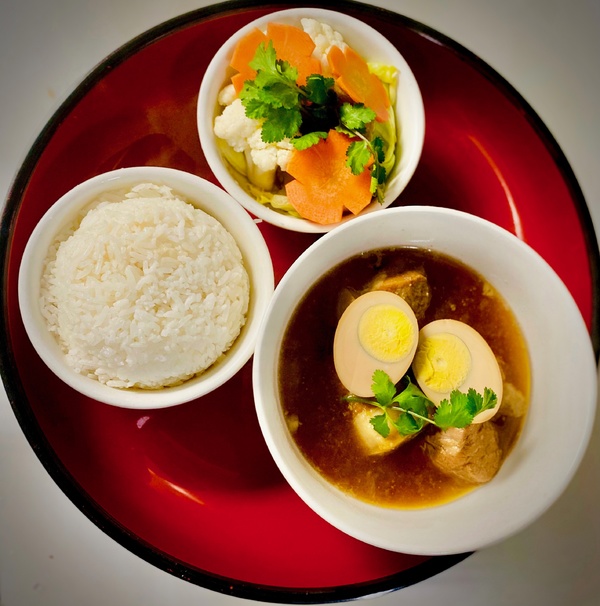 Thit Kho Trung - Braised Pork Belly and Eggs