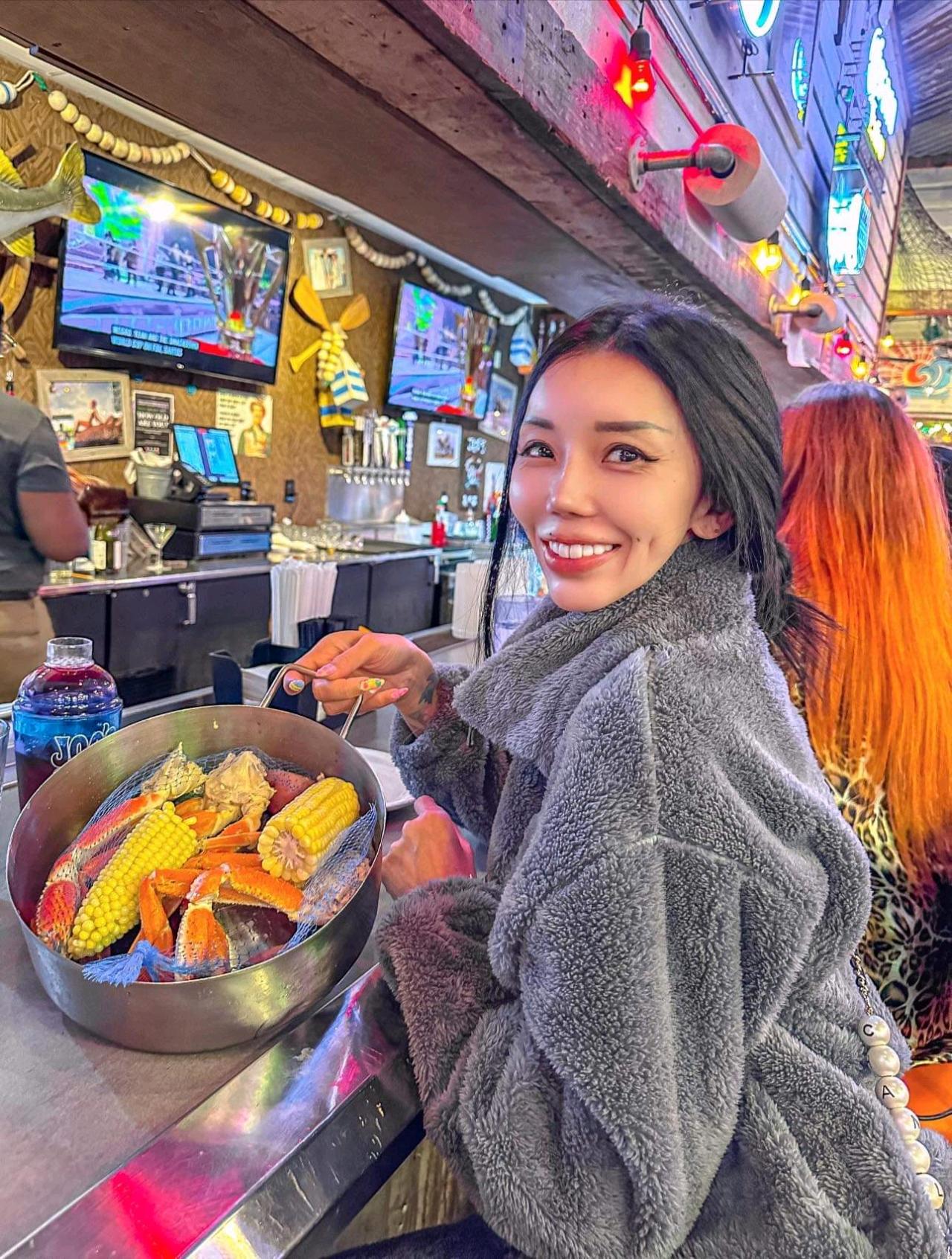 Joe's Crab shack seafood restaurant near me at #lasvegas strip we ate Alaska King crab legs. #locations #menu #couponcode 