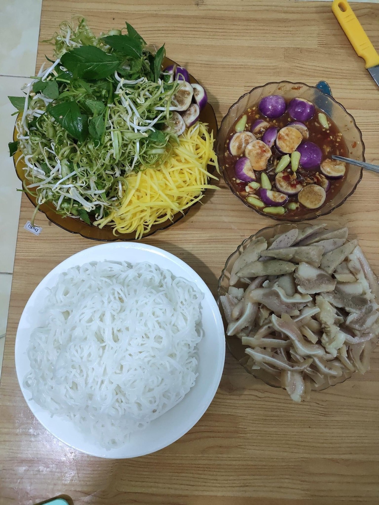 món ăn việt nhìn thôi đã thèm #thitluoc #bún # monngonmoingay 