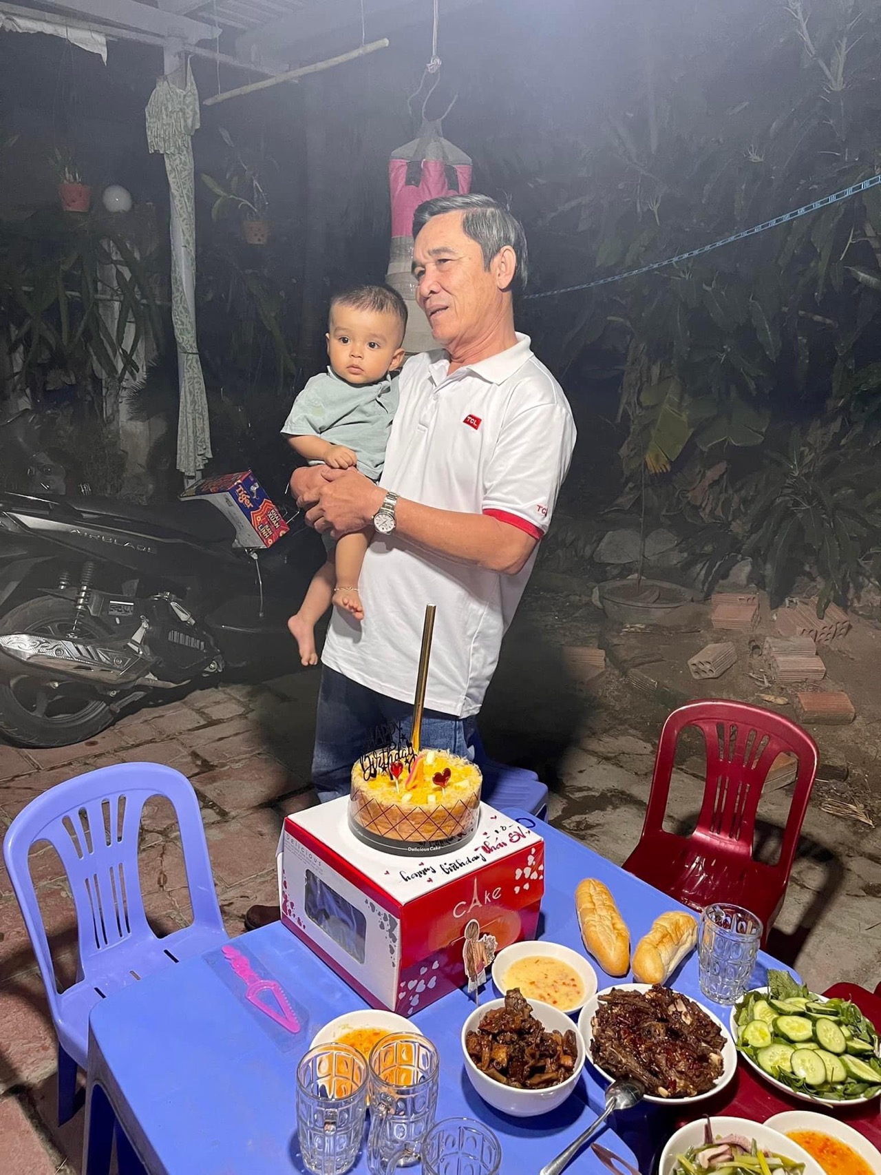 #happybirthday 🎁🎁🫶🥗🎉🎊🎈🎁baby #party nhà hàng tại nhà 🥰😅🤣