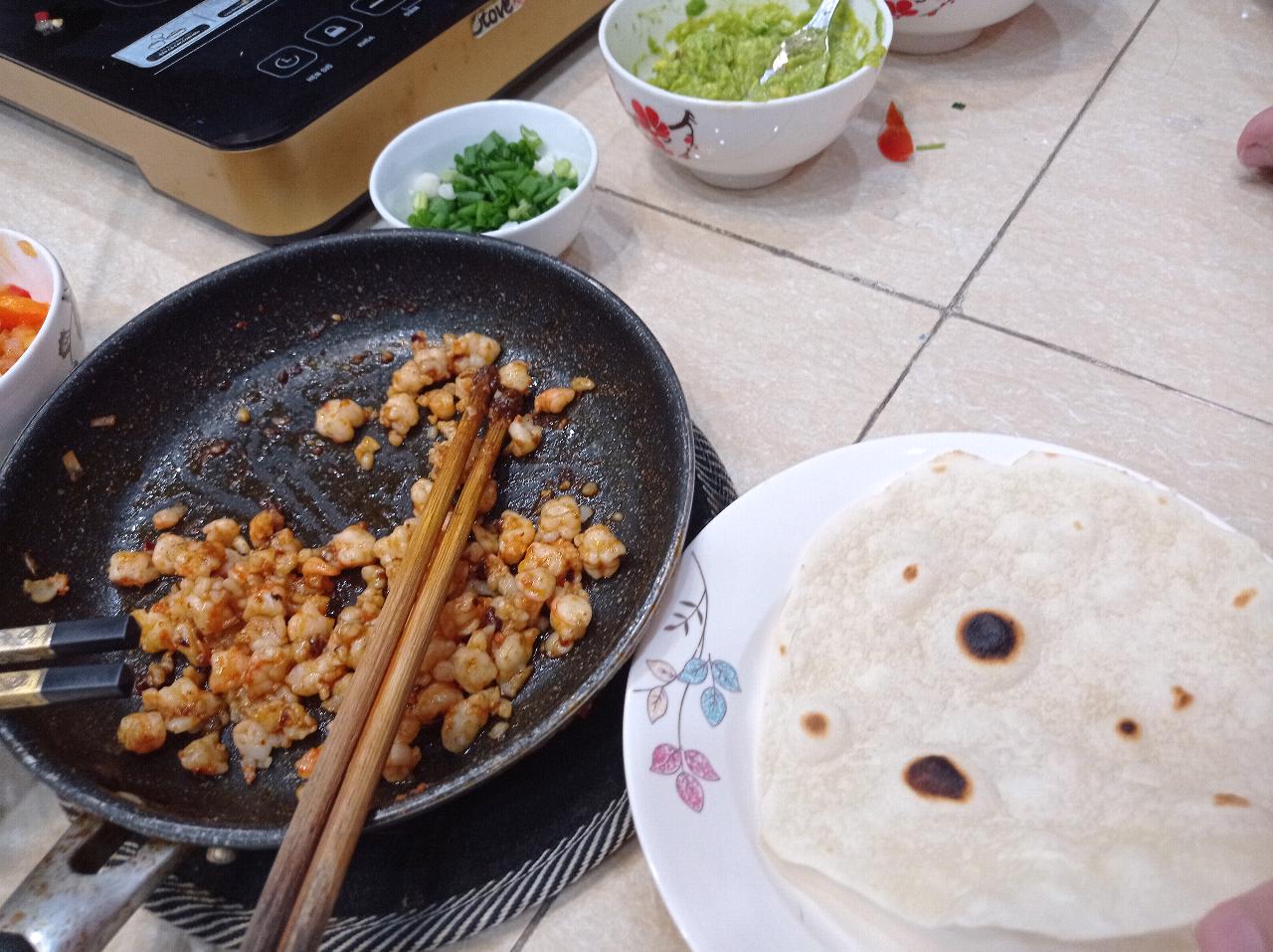 How to make organic home made #bajafresh #shrimp taco 🌮 on #tacotuesday 